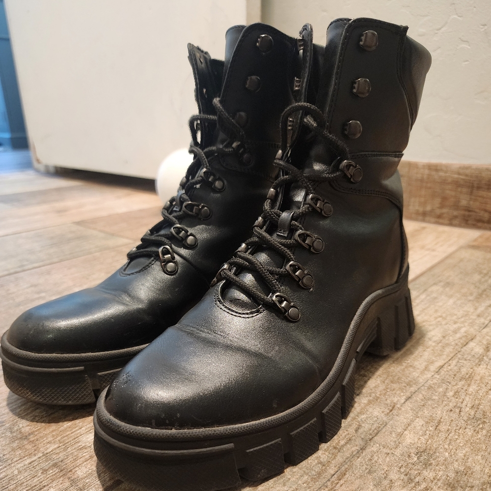Combat boots